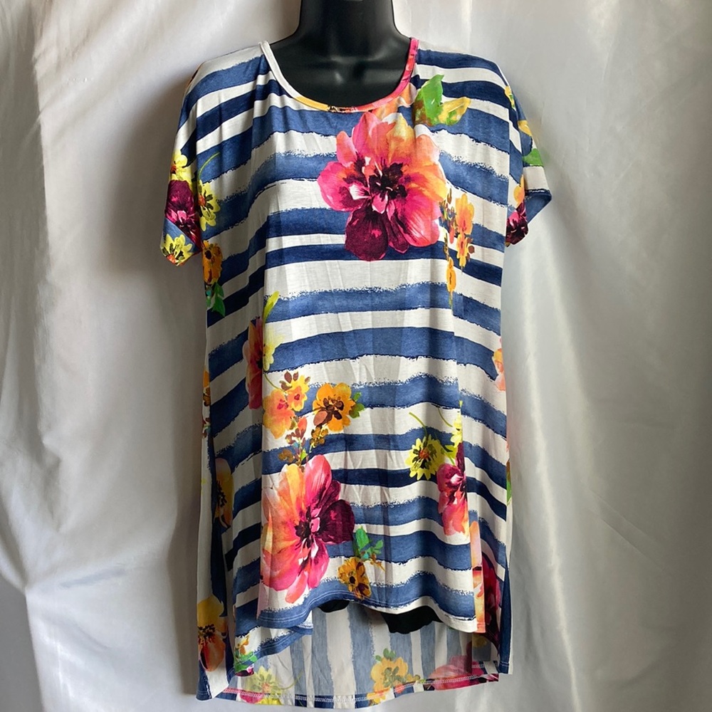 Now N Forever Tunic Style Floral/Striped Top Size Medium